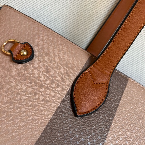 British plaid vinyl structured purse w/ shoulder strap - Picture 5 of 16